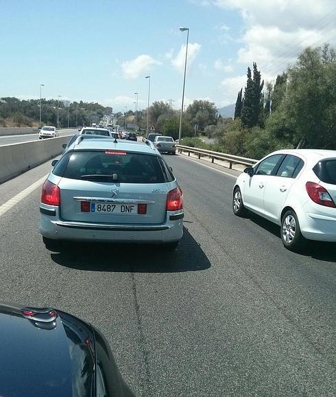 La Aver A De Un Cami N Provoca Kil Metros De Retenciones En La A