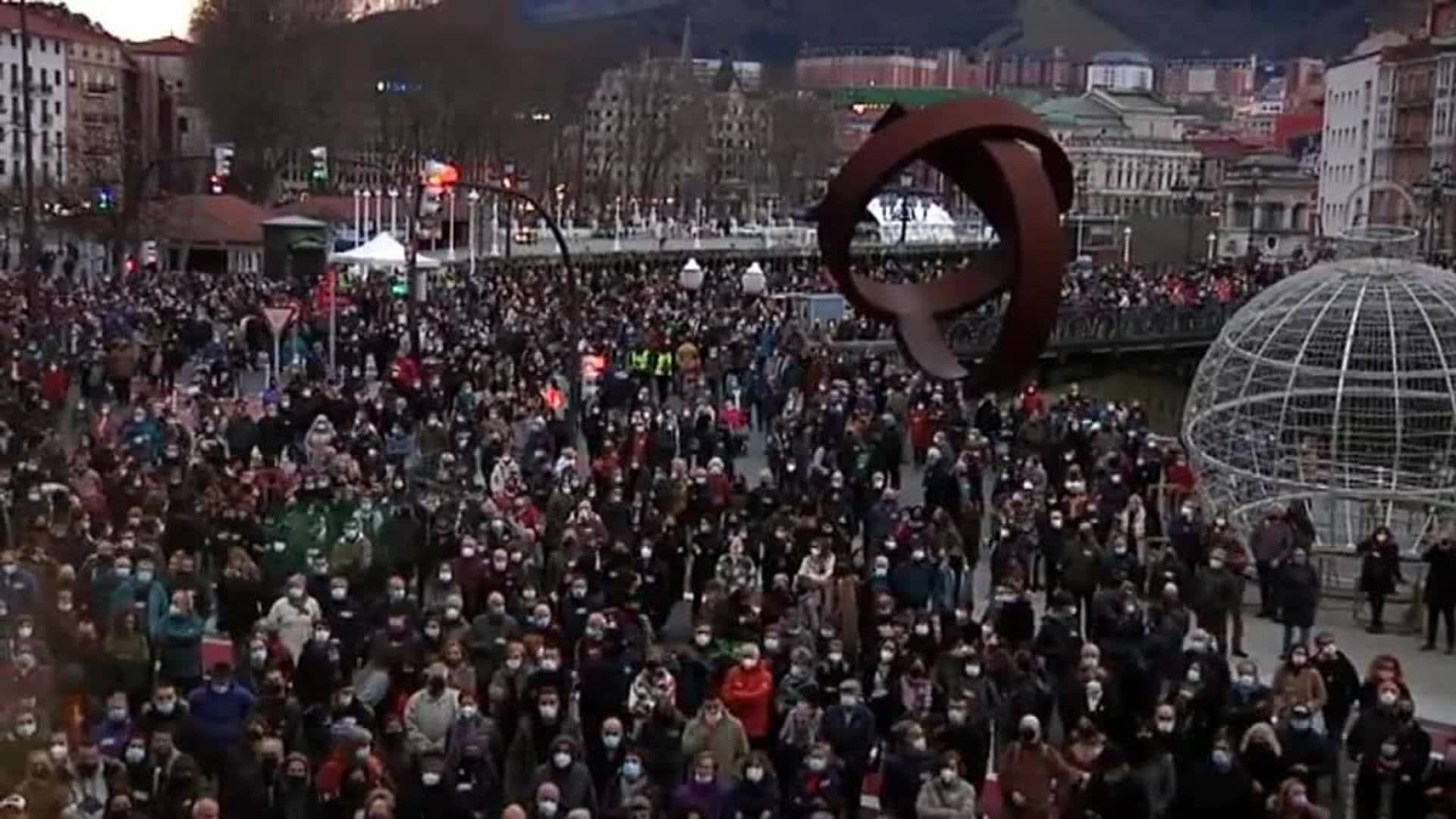 Miles De Personas Se Manifiestan En Bilbao A Favor Del Acercamiento De