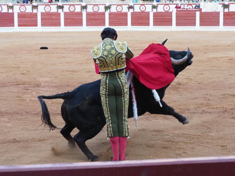 El Torero Peruano Roca Rey Corta Dos Orejas En El Bibio El Comercio