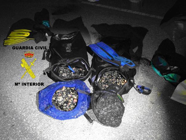 Detenido Un Avilesino En Cudillero Con Kilos De Percebes El