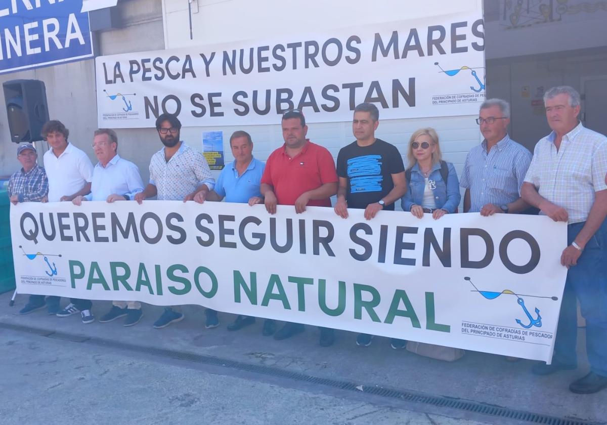 Concentración en Llanes contra la designación de espacios para instalar