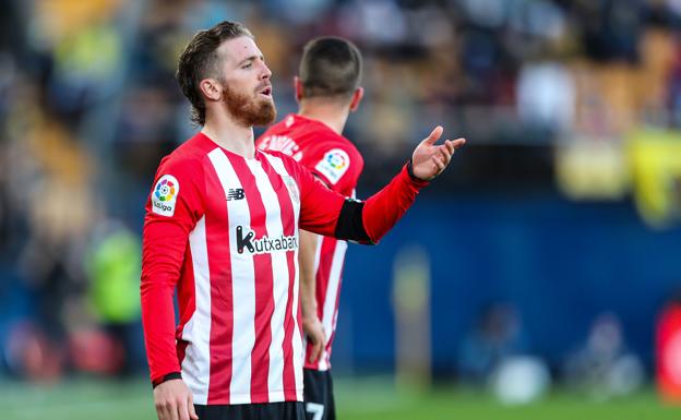 ¡No es el banquillo, es el césped!