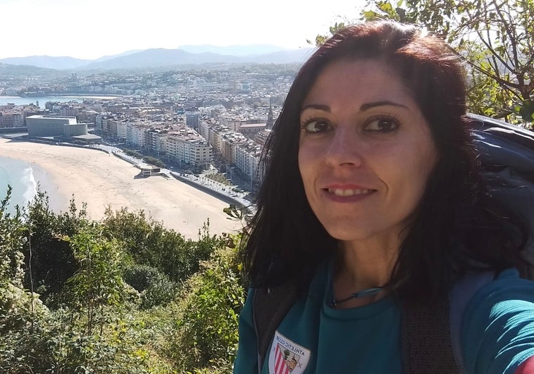 La malagueña que hace el Camino de Santiago con la camiseta del Athletic