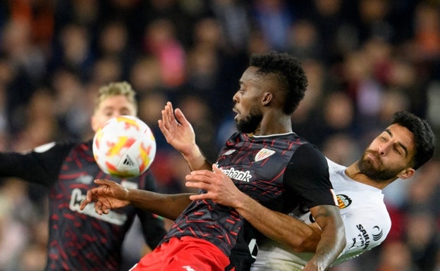 Iñaki Williams es duda para Vigo por unas molestias en su rodilla derecha