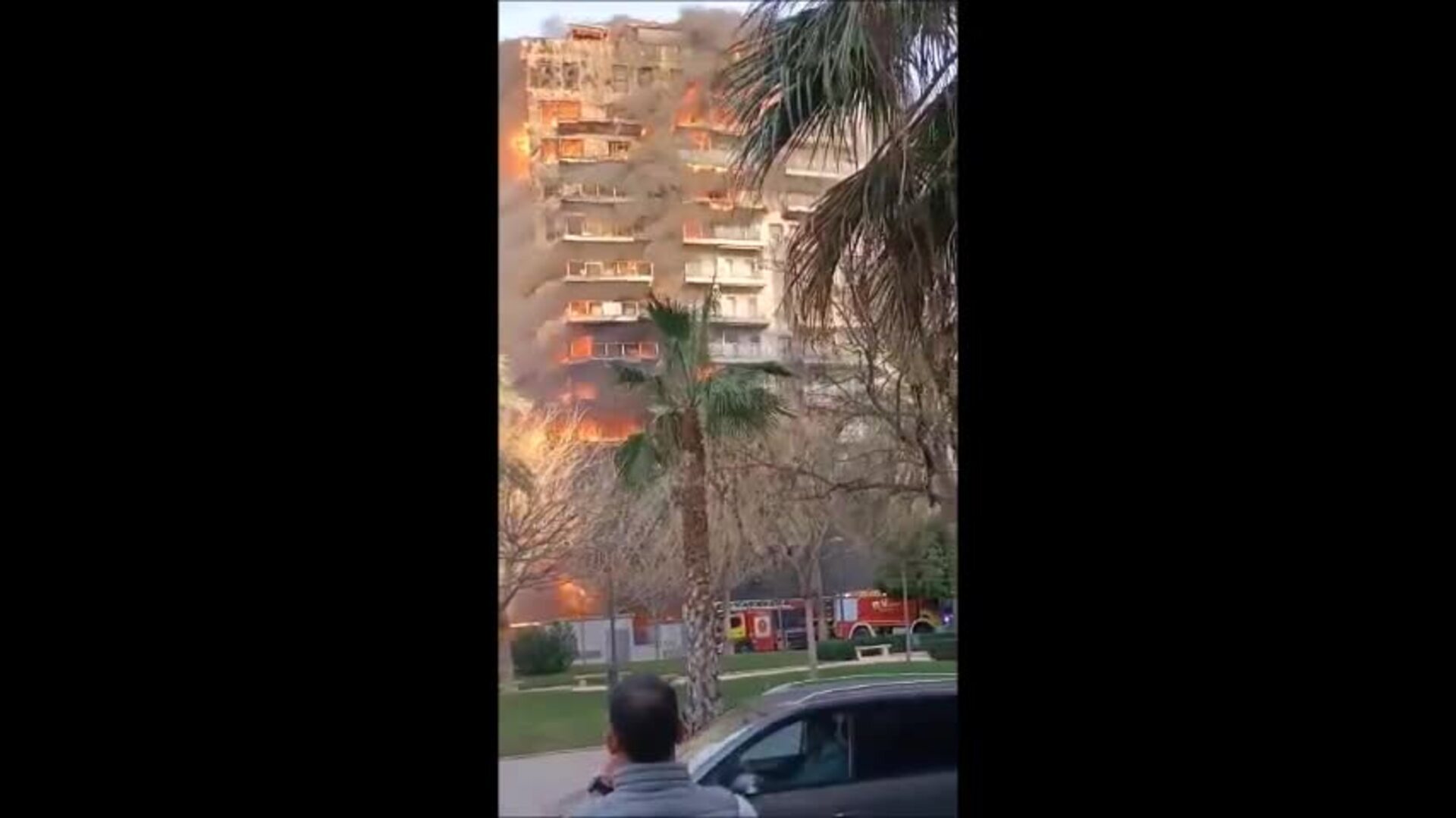 Los V Deos Del Incendio Que Arrasa Un Edificio De Pisos En Valencia