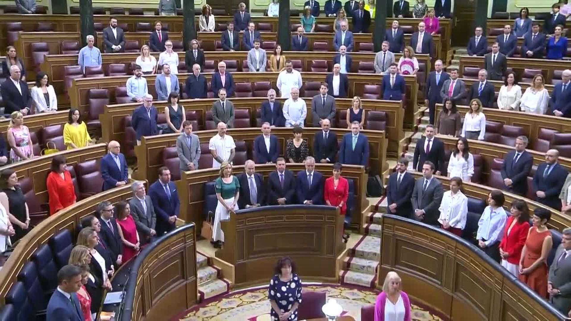 El Congreso guarda un minuto de silencio por las víctimas de violencia