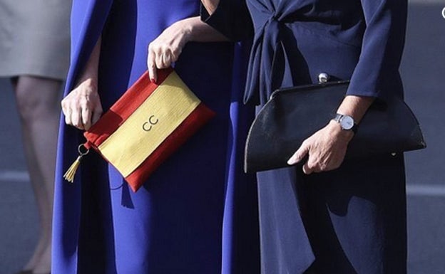 Cristina Cifuentes Hace Patria Con Su Bolso El Norte De Castilla