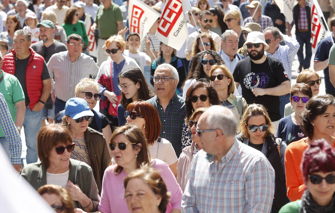 Un Millar De Palentinos Desfilan Por La Calle Mayor Este Primero De