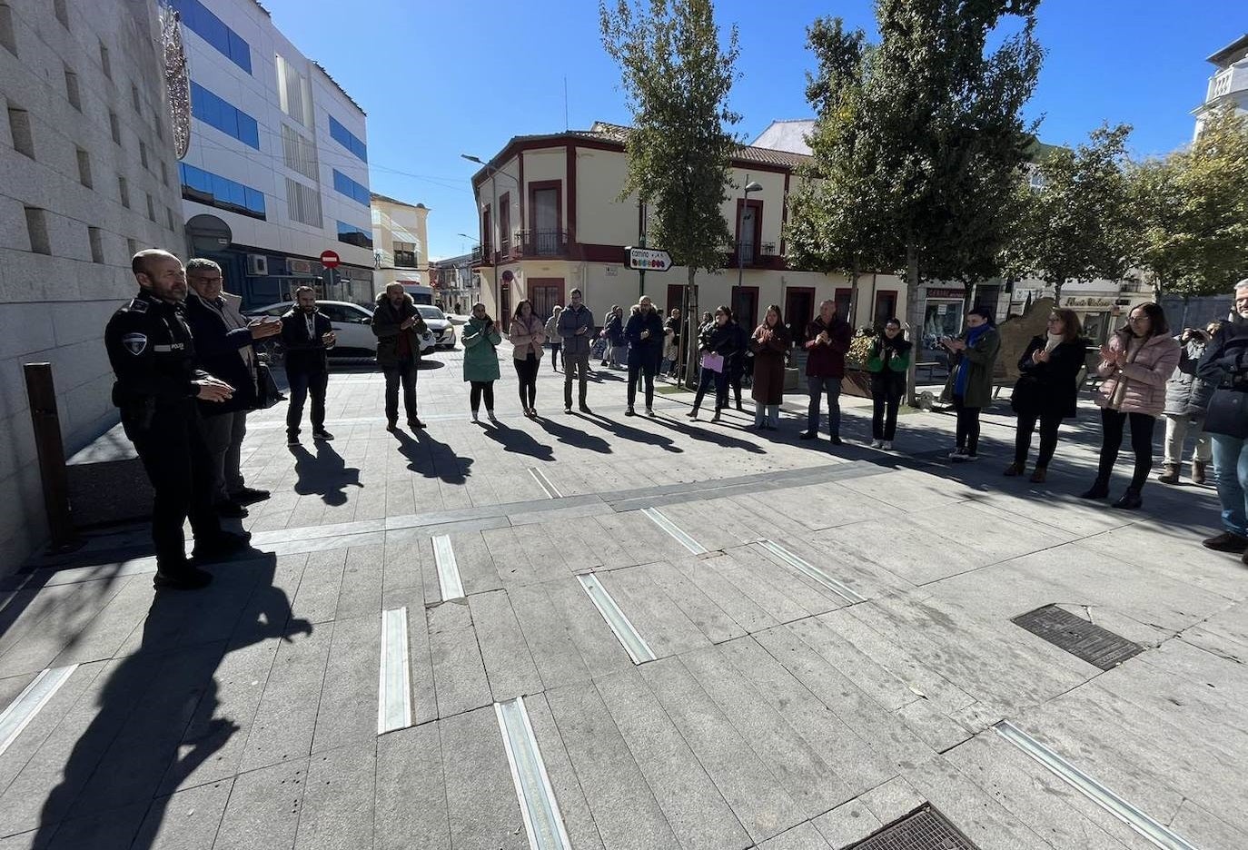 Concentración silenciosa en Miajadas en repulsa a la guerra de Ucrania en el primer aniversario