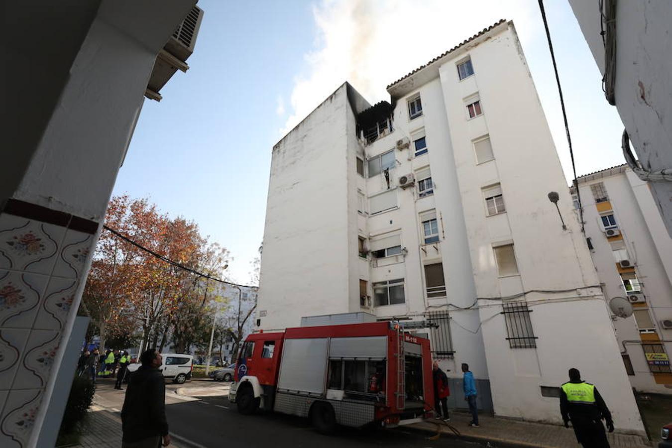 Fotos El incendio en una vivienda en Mérida obliga a evacuar un bloque