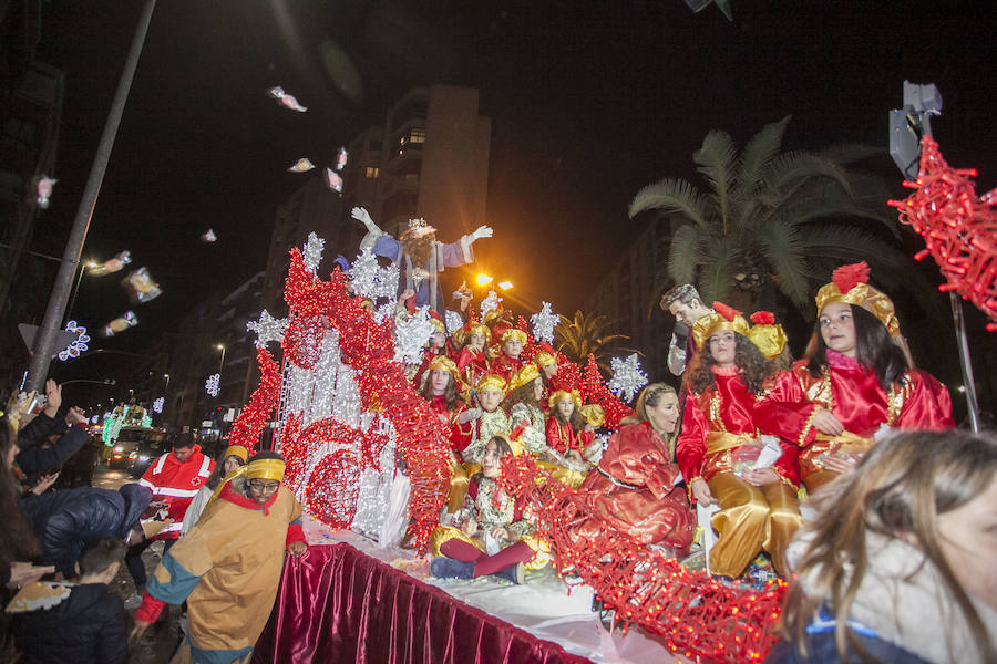 Fotos Sus Majestades De Oriente Reparten Ilusi N En Las Calles De