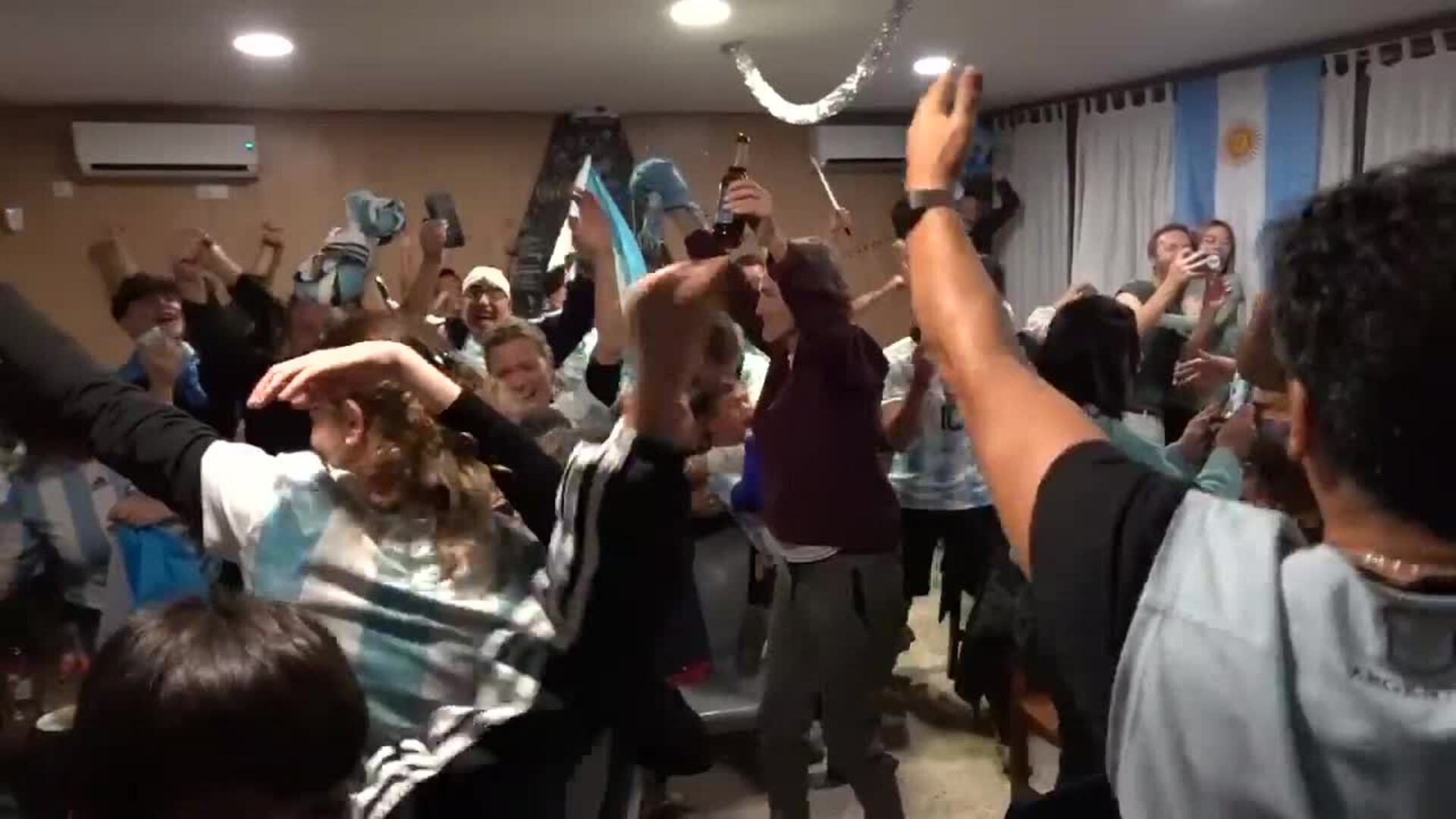 La Afici N Argentina En Badajoz Celebra La Victoria En La Final De La