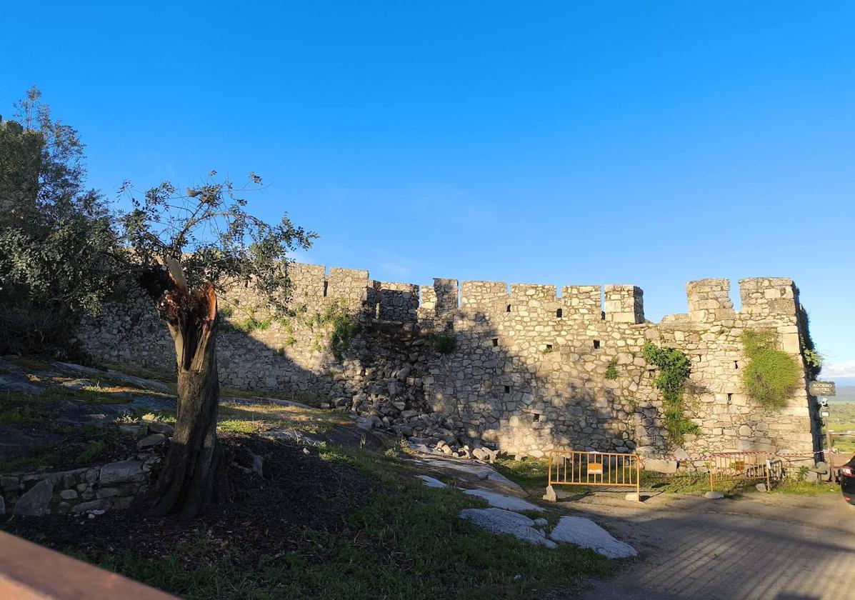 Vuelve A Derrumbarse Un Tramo De La Muralla De Trujillo Hoy