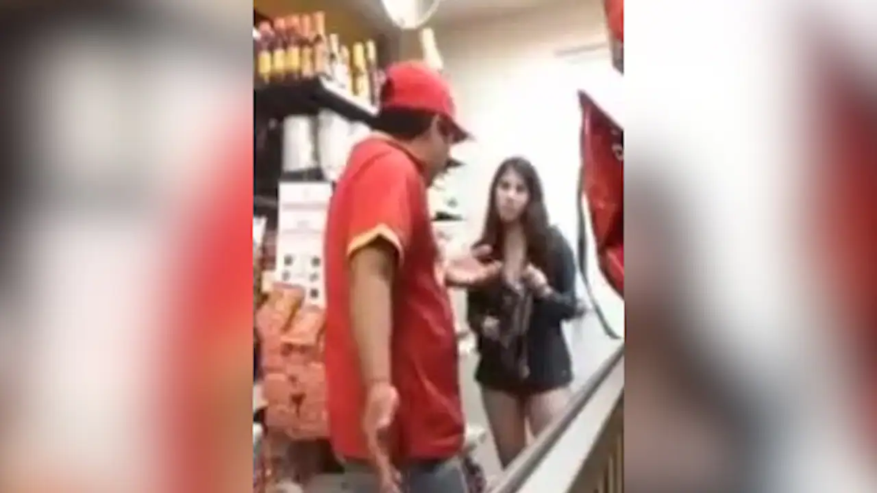 Una Joven Se Desnuda En Un Supermercado Para Masturbarse Hoy