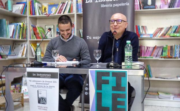 Alonso de la Torre presenta en Zafra su último libro, 'El peluquero de Franco III'