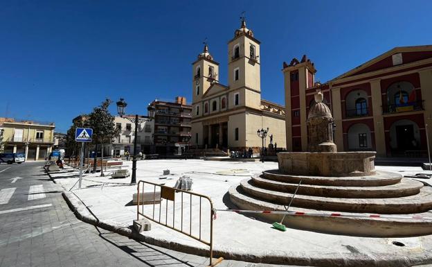 La reforma de la Plaza de la Constitución llega a su fin con la corporación enfrentada