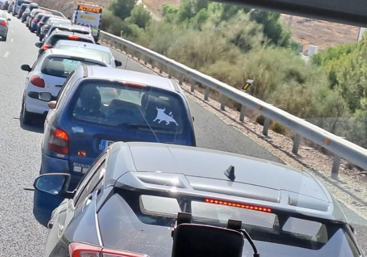 Accidente en Granada Una colisión en cadena en Dúrcal colapsa la A 44