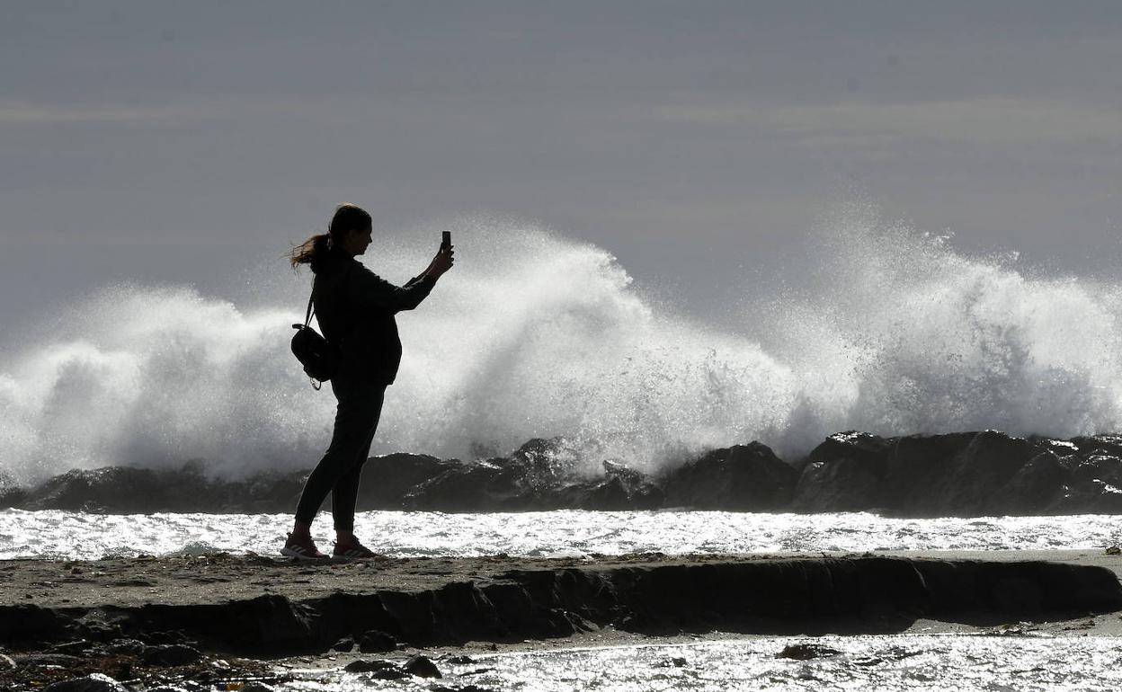 Temporal de viento en Almería Vuelve el viento Almería en alerta