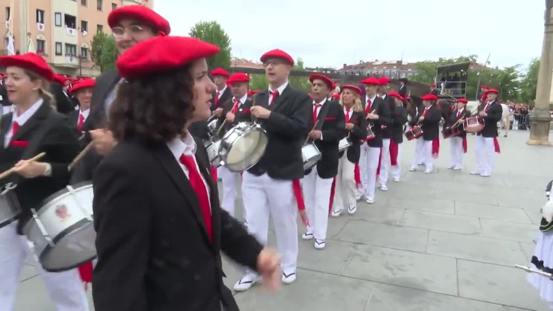 Los Alardes De San Marcial Desfilan Con Normalidad Y Llenan Las Calles