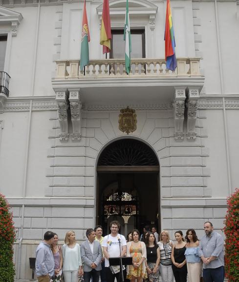 Granada Iza La Bandera Del Arcoiris Ideal