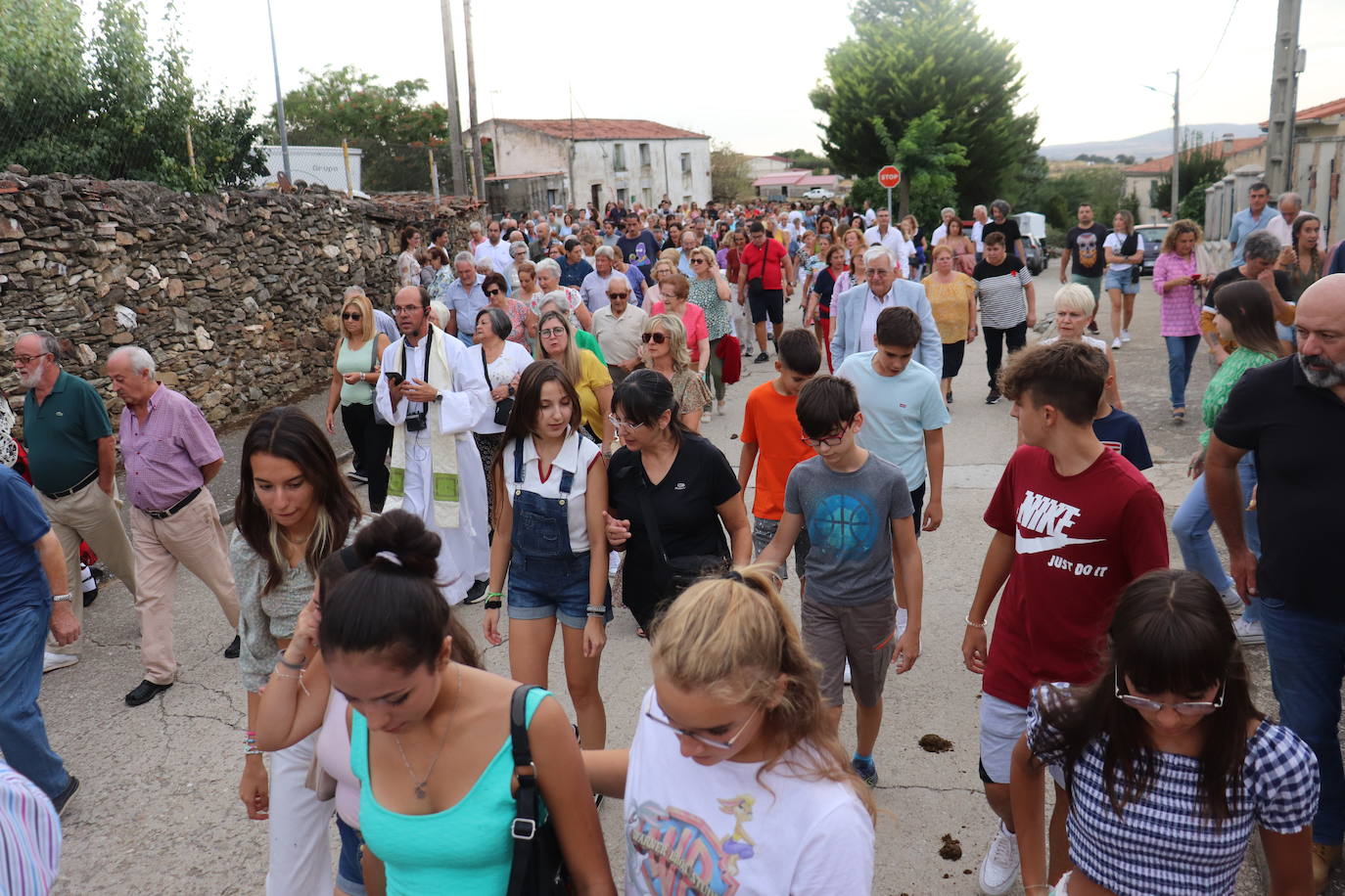 Cespedosa De Tormes Se Vuelca Con La Virgen Del Carrascal En El Inicio