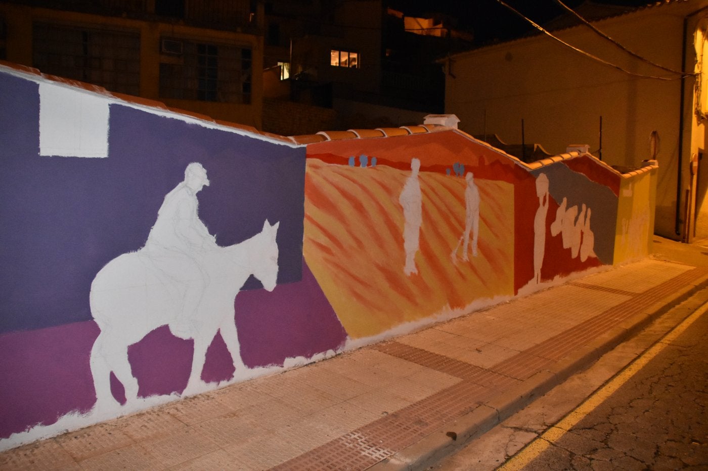 Sergio Álvarez plasma su tercer mural en Cervera con escenas de antaño