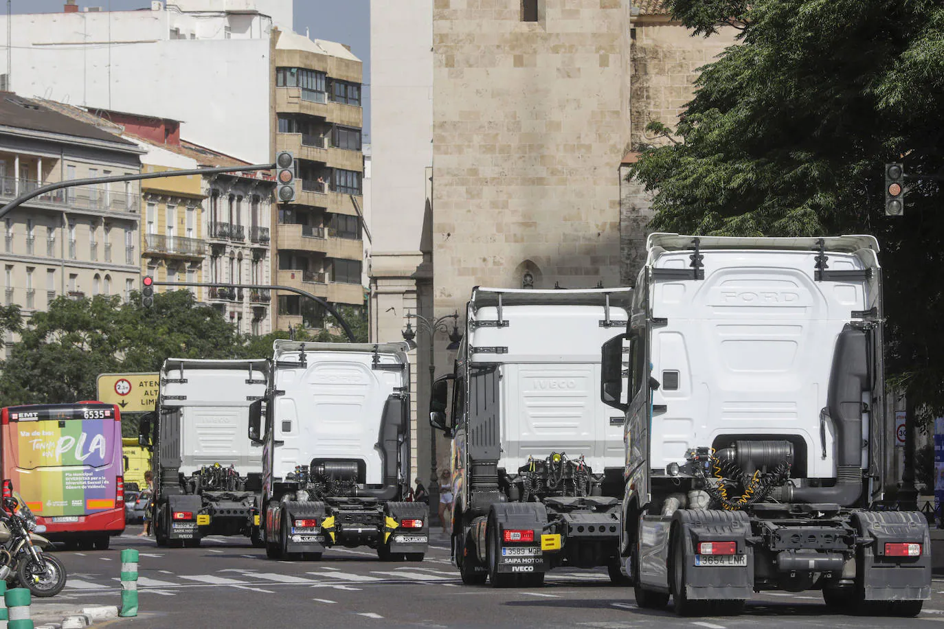 San Cristobal 2023 Los Camioneros Salen A Las Calles De Valencia Para