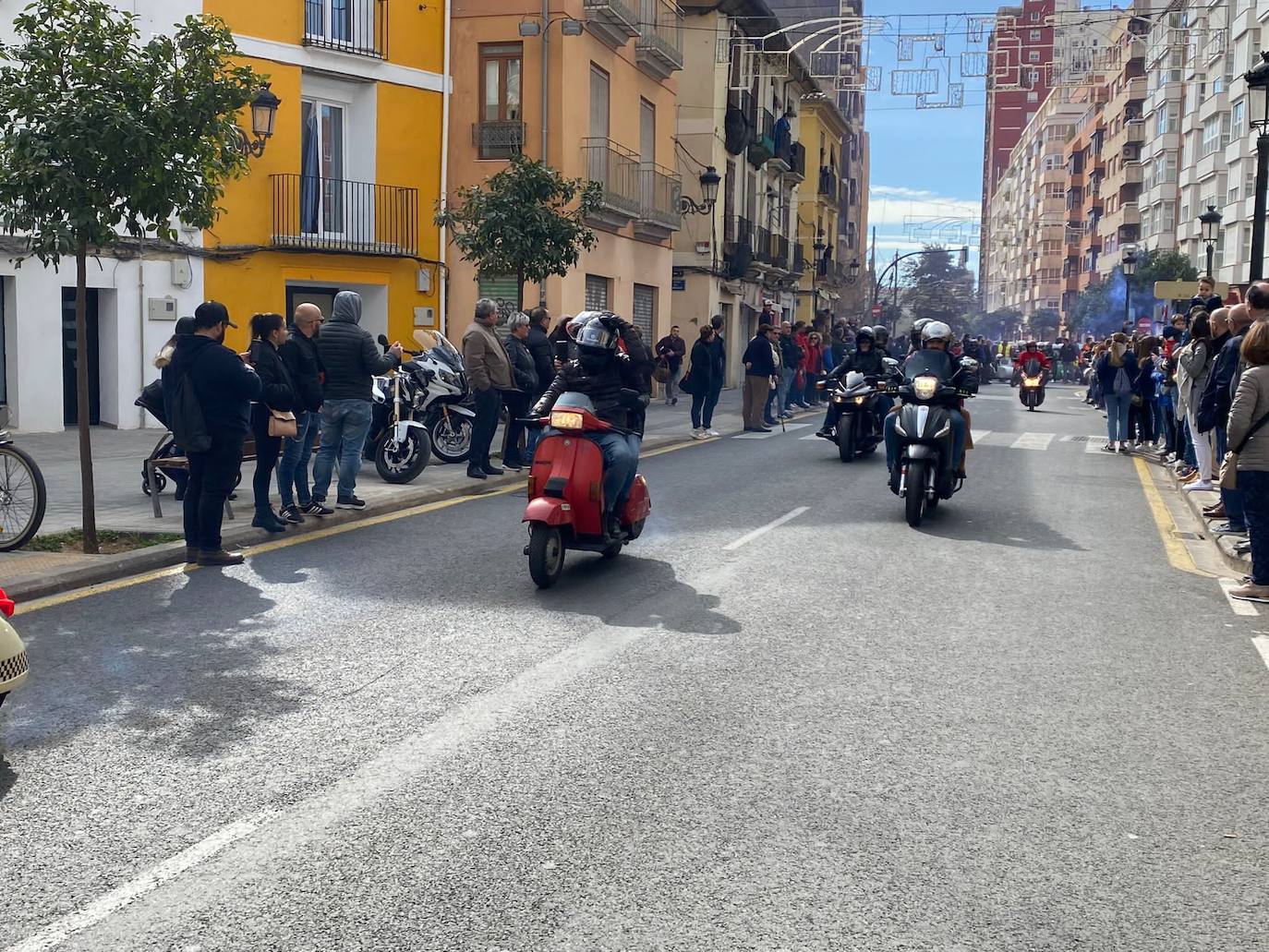 Fotos Las Vespas Dan La Bienvenida A Las Fallas Las Provincias