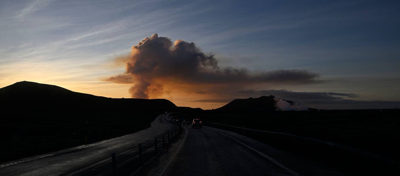 Vuelve a entrar en erupción un volcán en el suroeste de Islandia Las