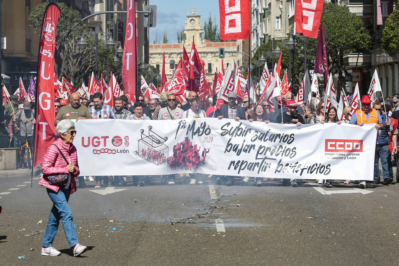 Manifestación en León convocada por UGT y CCOO con motivo del Primero