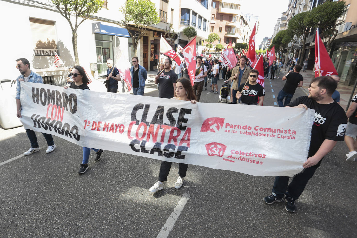 Manifestación en León convocada por UGT y CCOO con motivo del Primero