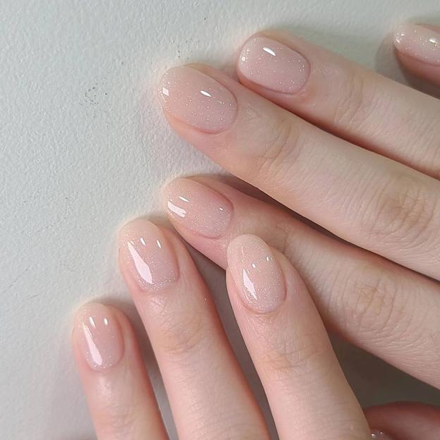 Naked glitter la manicura viral de Tiktok con la que triunfarás Mujerhoy