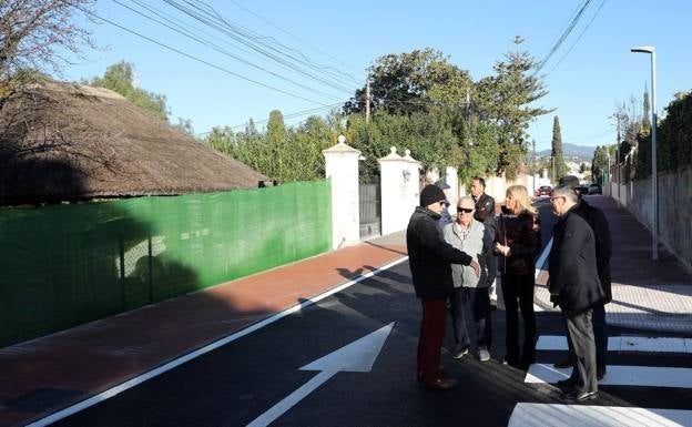 Pedestrians have priority in San Pedro Alcántara street