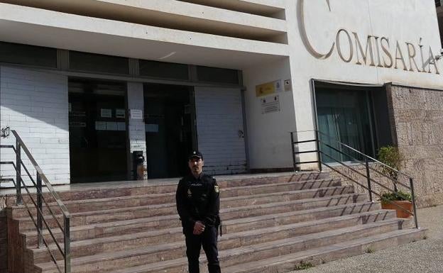 Choking baby saved by quick-thinking policeman in Antequera