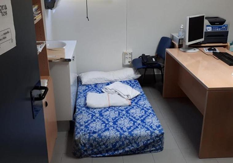 Con colchones en el suelo: el Sindicato Médico denuncia las condiciones de descanso en la sanidad alicantina
