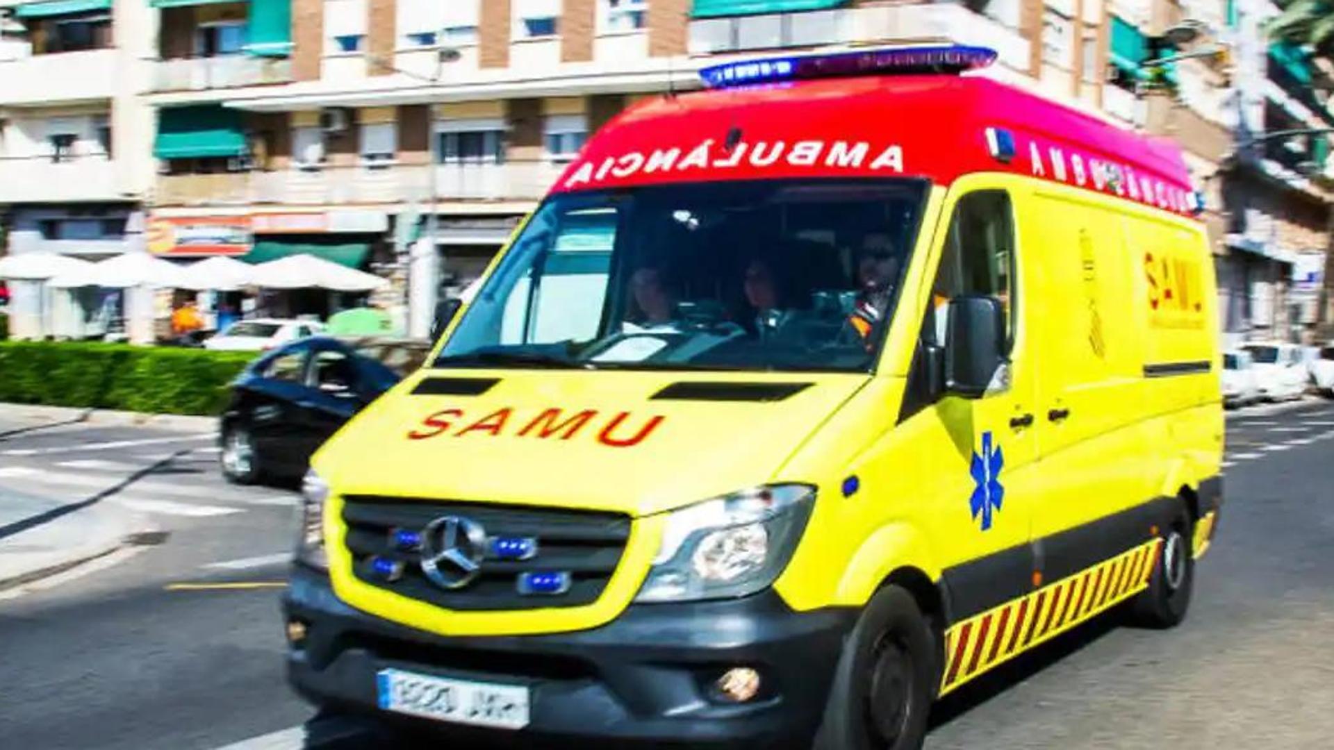 Accidentes de tráfico en Alicante Dos jóvenes heridos al salirse de