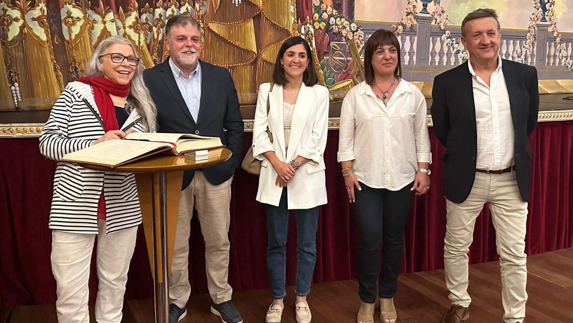 Villena Rinde Homenaje A La Actriz Kiti M Nver Con Su Nombre A Una De