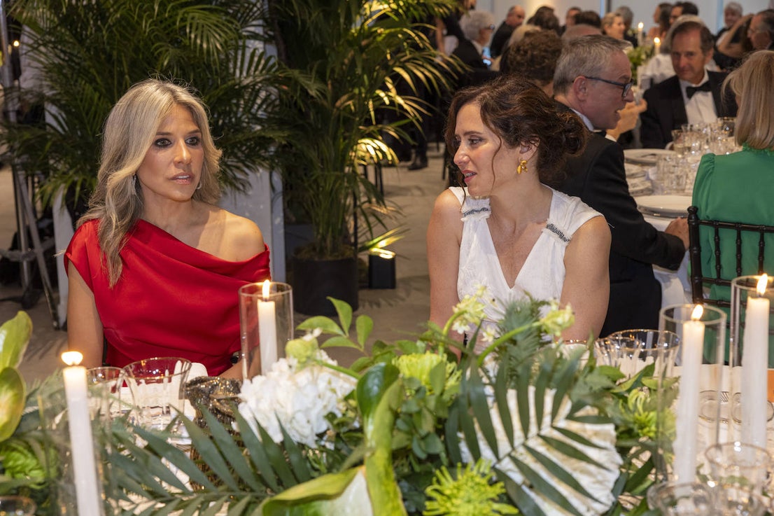 Karina Sainz Borgo, junto a Isabel Díaz Ayuso, presidenta de la Comunidad de Madrid