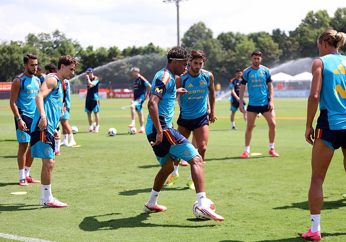 De la Fuente tiene a todos los jugadores disponibles a tres días del debut