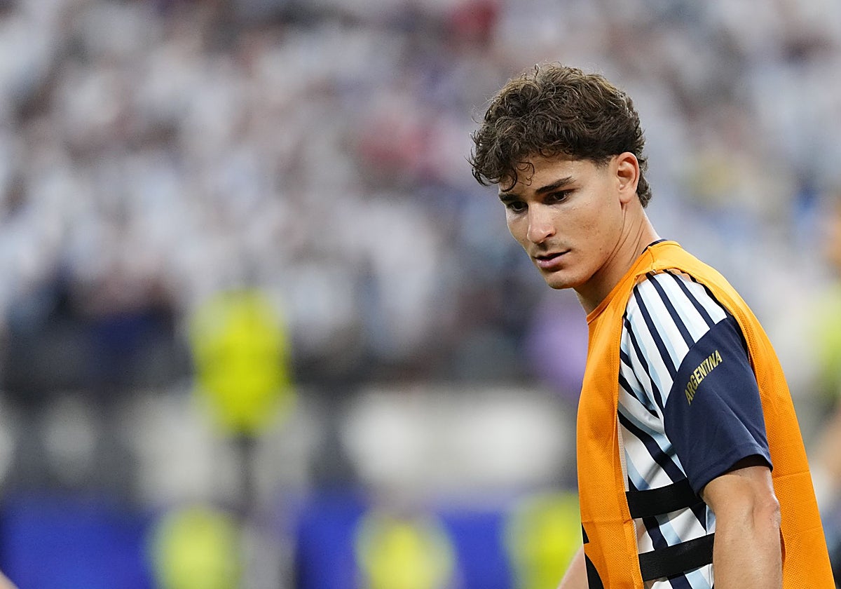 Enredando con su futuro y suplente de Lautaro: Julián, el borrón de Argentina