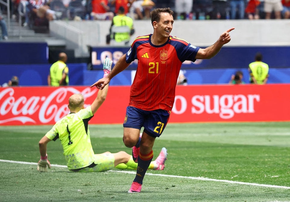Oyarzabal después de marcar uno de sus goles durante el partido