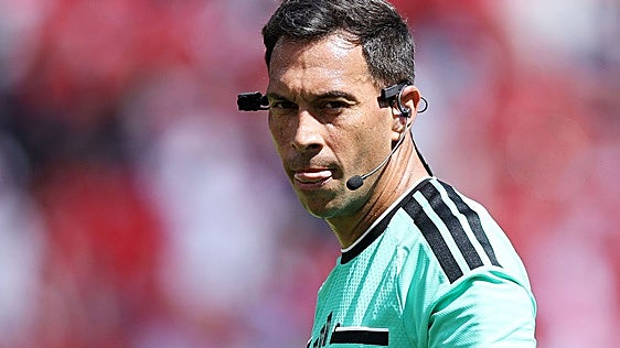 Otro lío de FIFA: los árbitros designados para el partido de cuartos de Francia son todos argentinos