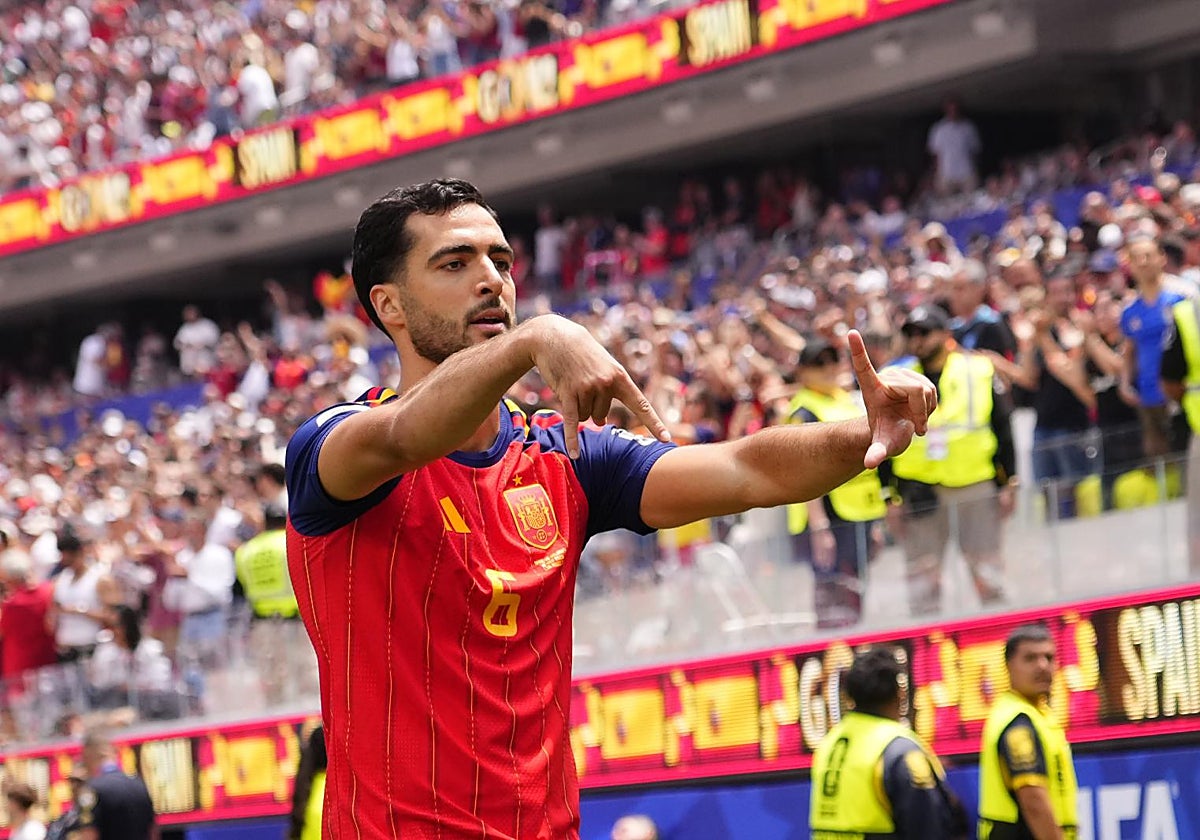 Mikel Merino celebra su gol