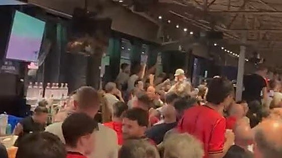 Noche muy larga en Atlanta para los bulliciosos ingleses