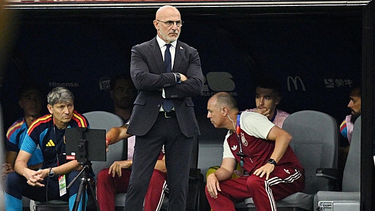 Una escolta de exporteros al servicio de la selección y De la Fuente
