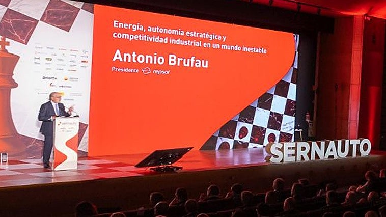 El sector del automóvil se juega su futuro en una partida global y exige agilidad política frente a la asfixia del mercado