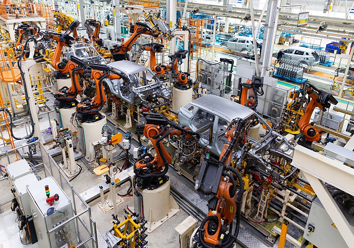 Los proveedores de automoción resisten en 2025 tras facturar 40.949 millones, pero encienden las alarmas