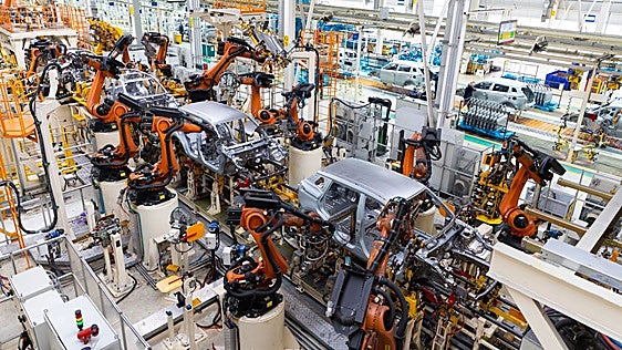 Los proveedores de automoción resisten en 2025 tras facturar 40.949 millones, pero encienden las alarmas