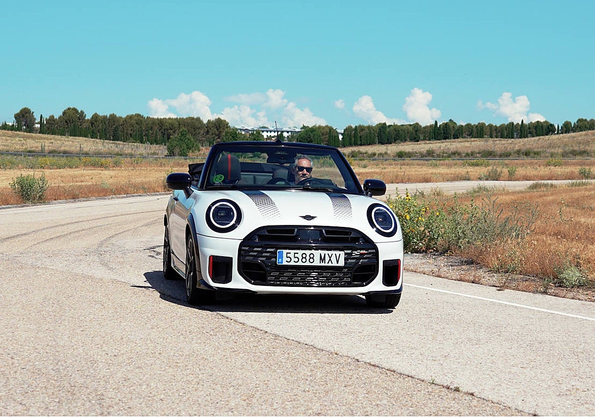 Probamos el Mini John Cooper Works Cabrio: diversión a cielo abierto