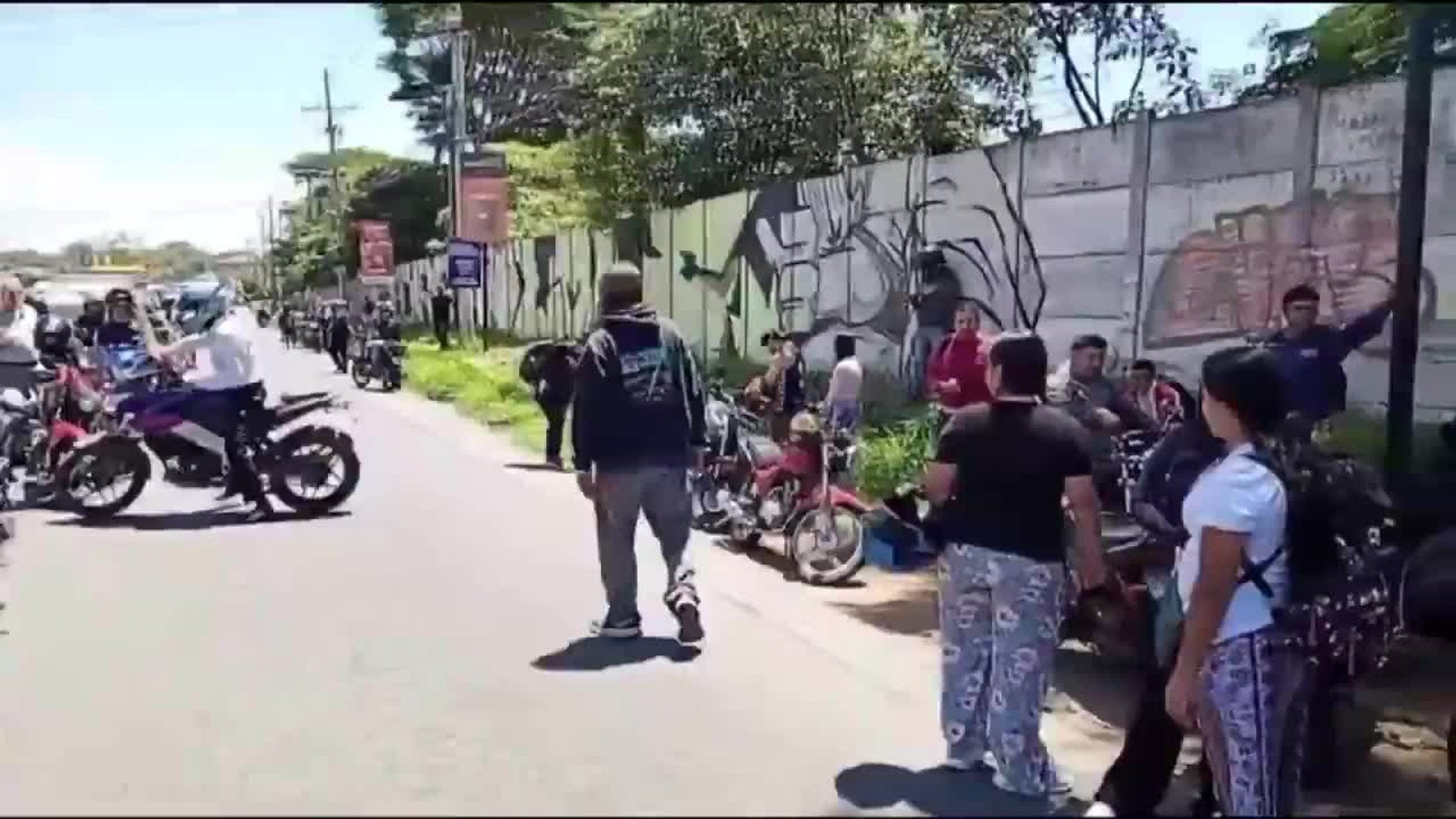 Guatemala vive bloqueos contra el alza de la gasolina pese a tregua de transportistas
